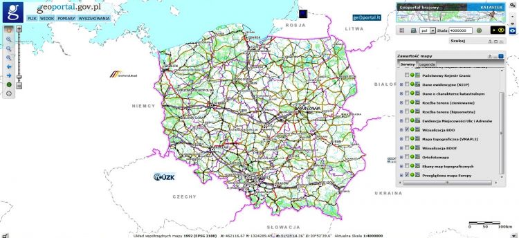 Zrzut ekranu przeglądarki map z mapą Polski, na ekranie widoczny cały kraj z siecią dróg