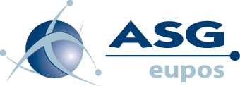 Logo ASGEUPOS od lewej strony niebieska kula z oplatającymi ją trzema elipsami po prawej napis wielkimi literami ASG oraz pod kreską eupos małymi literami napisy w kolorze niebieskim